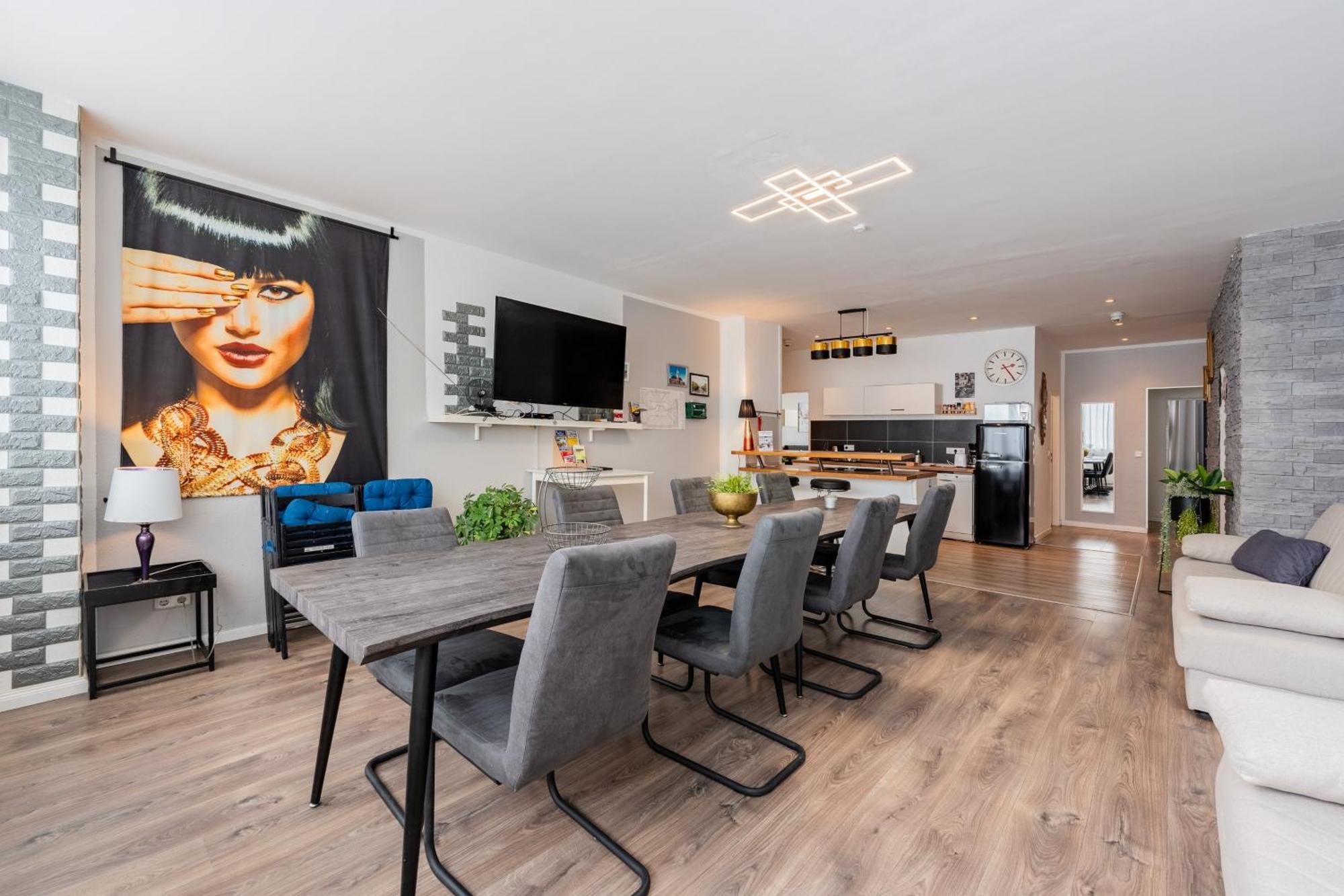 Modern Fancy Center Apartment *